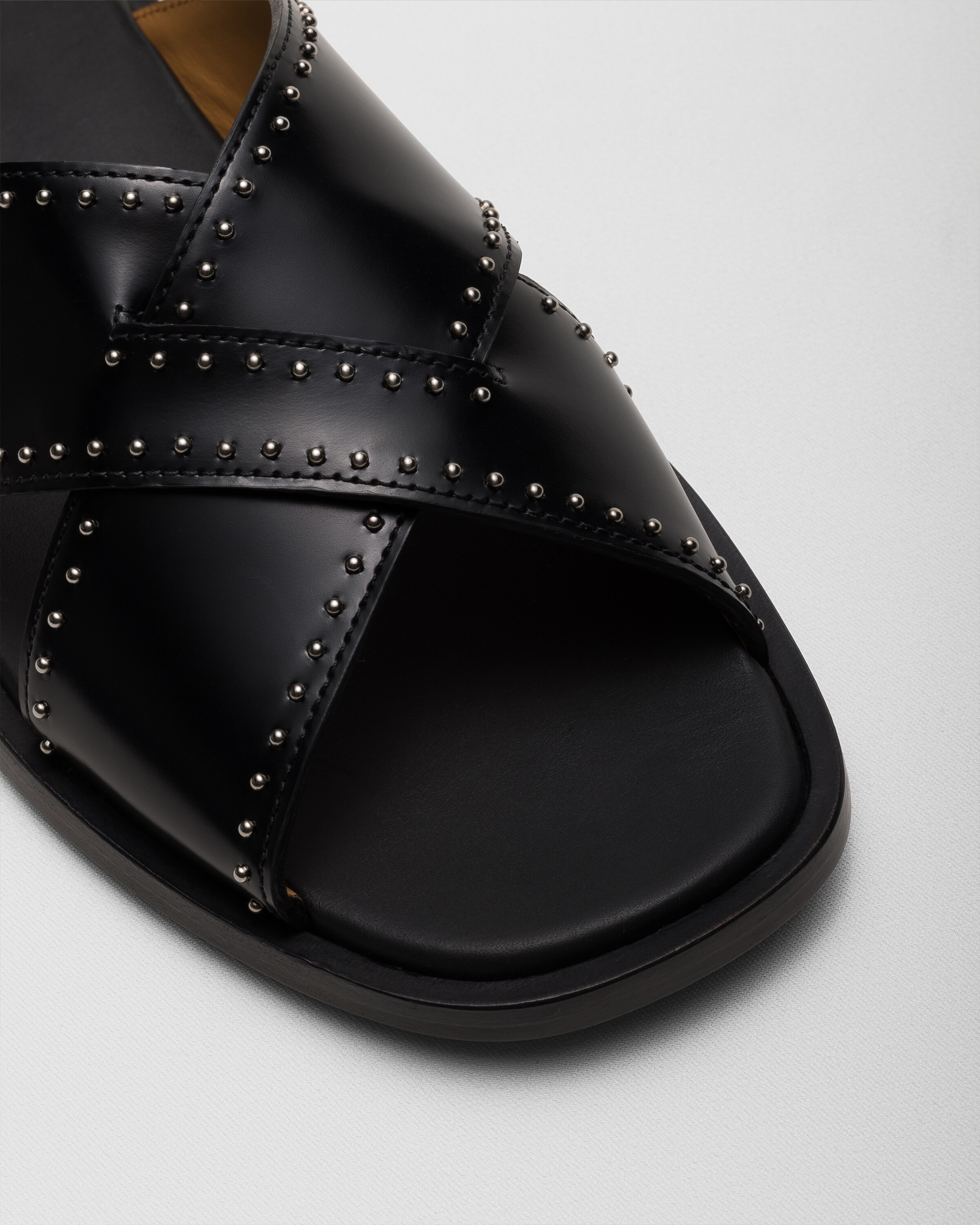 【初回限定】 スタッズ付き ブラック レザー Church's | クロスサンダル 靴