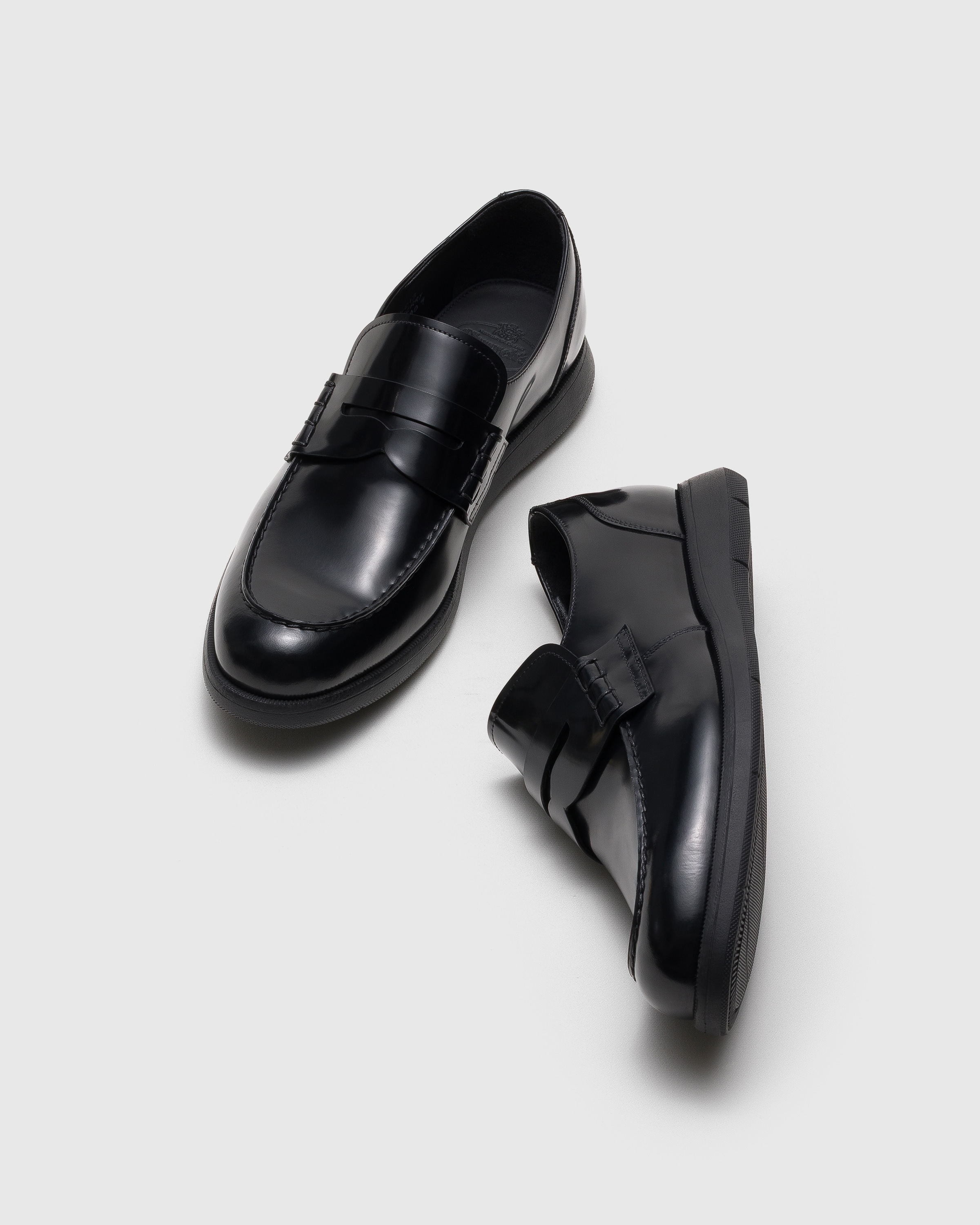 ブラック ロードランナー ポリッシュドフュメレザー ローファー | Church's