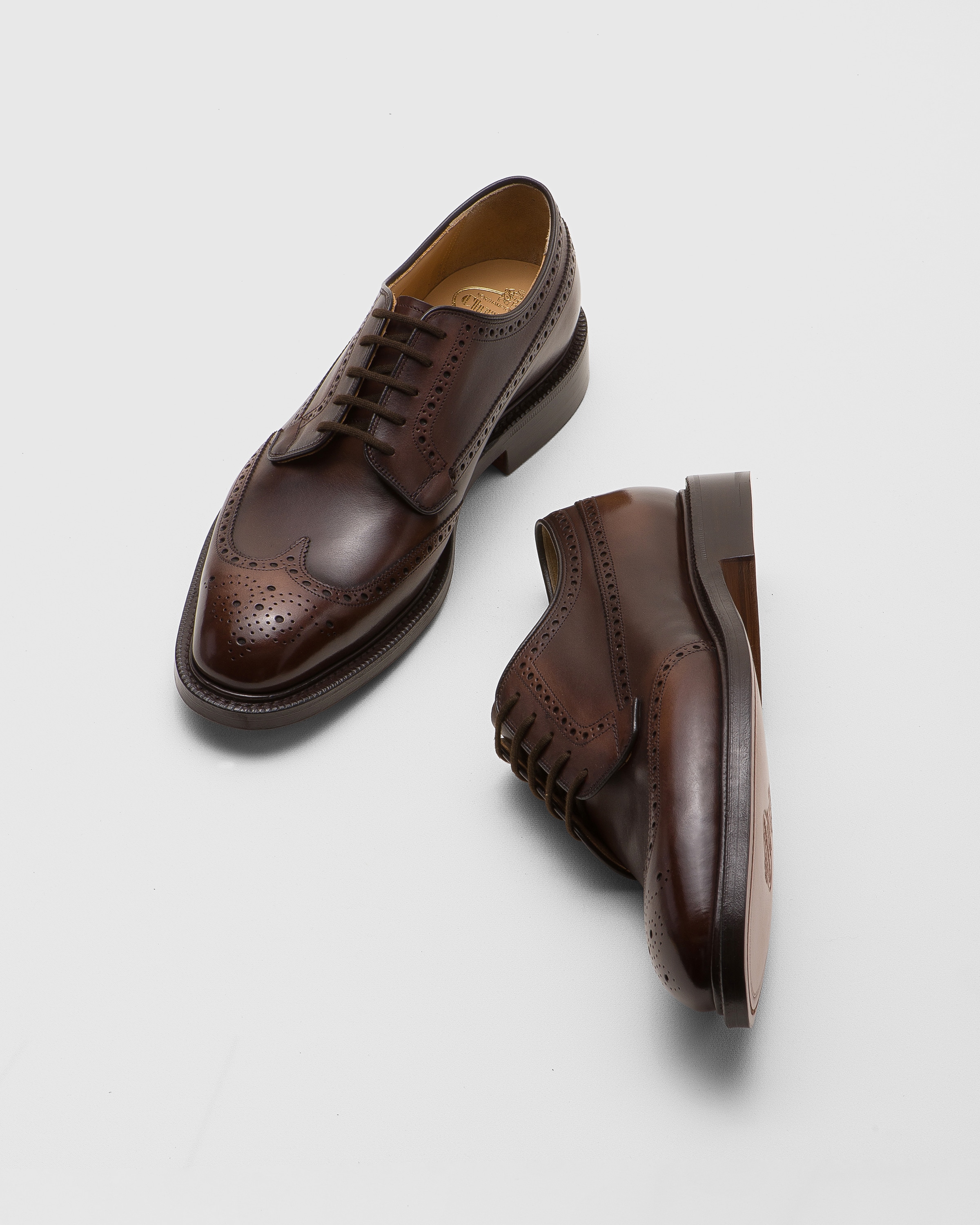 Derby Richelieu en cuir de veau blanchi pour homme, le choix idéal