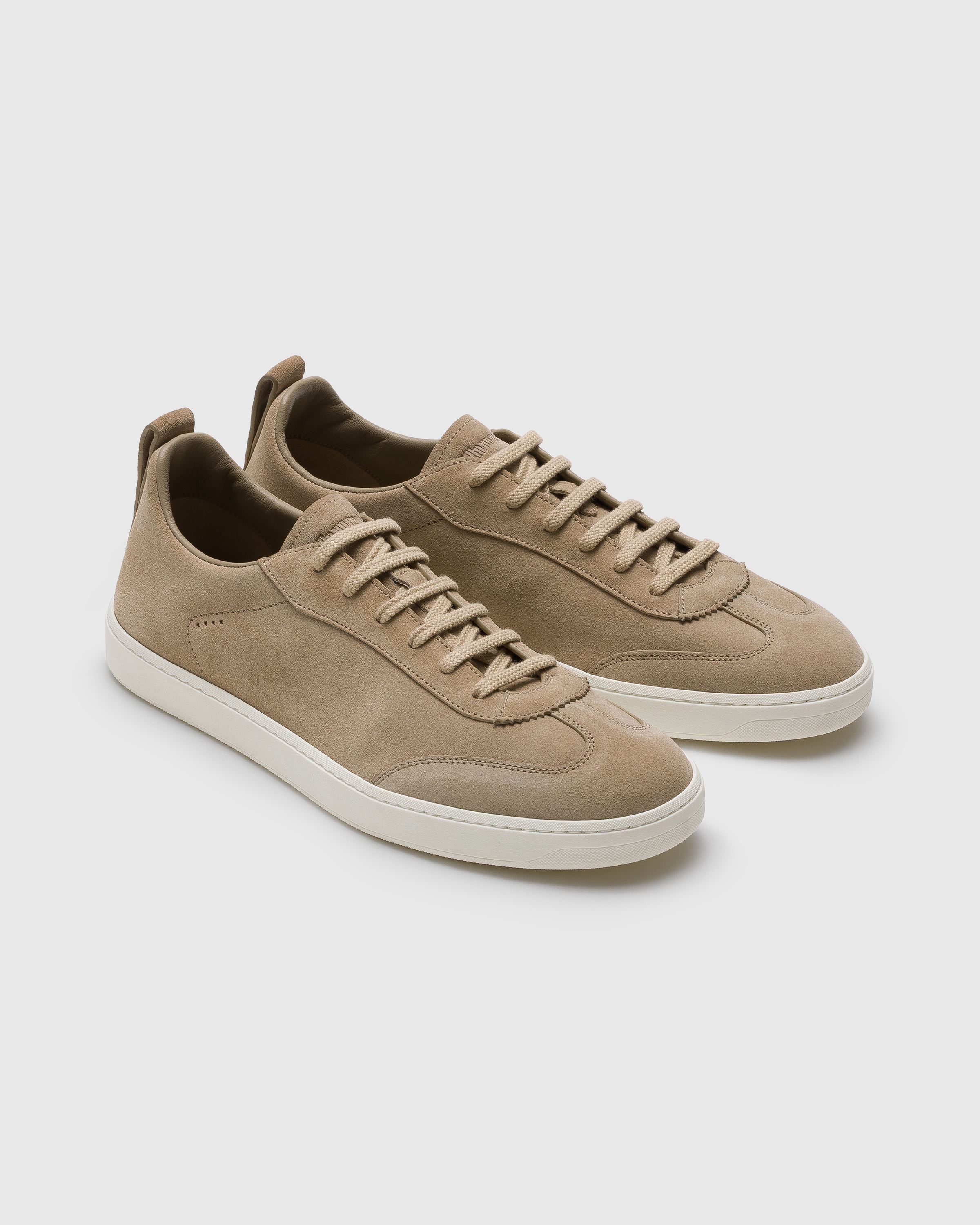 Basket en veau velours