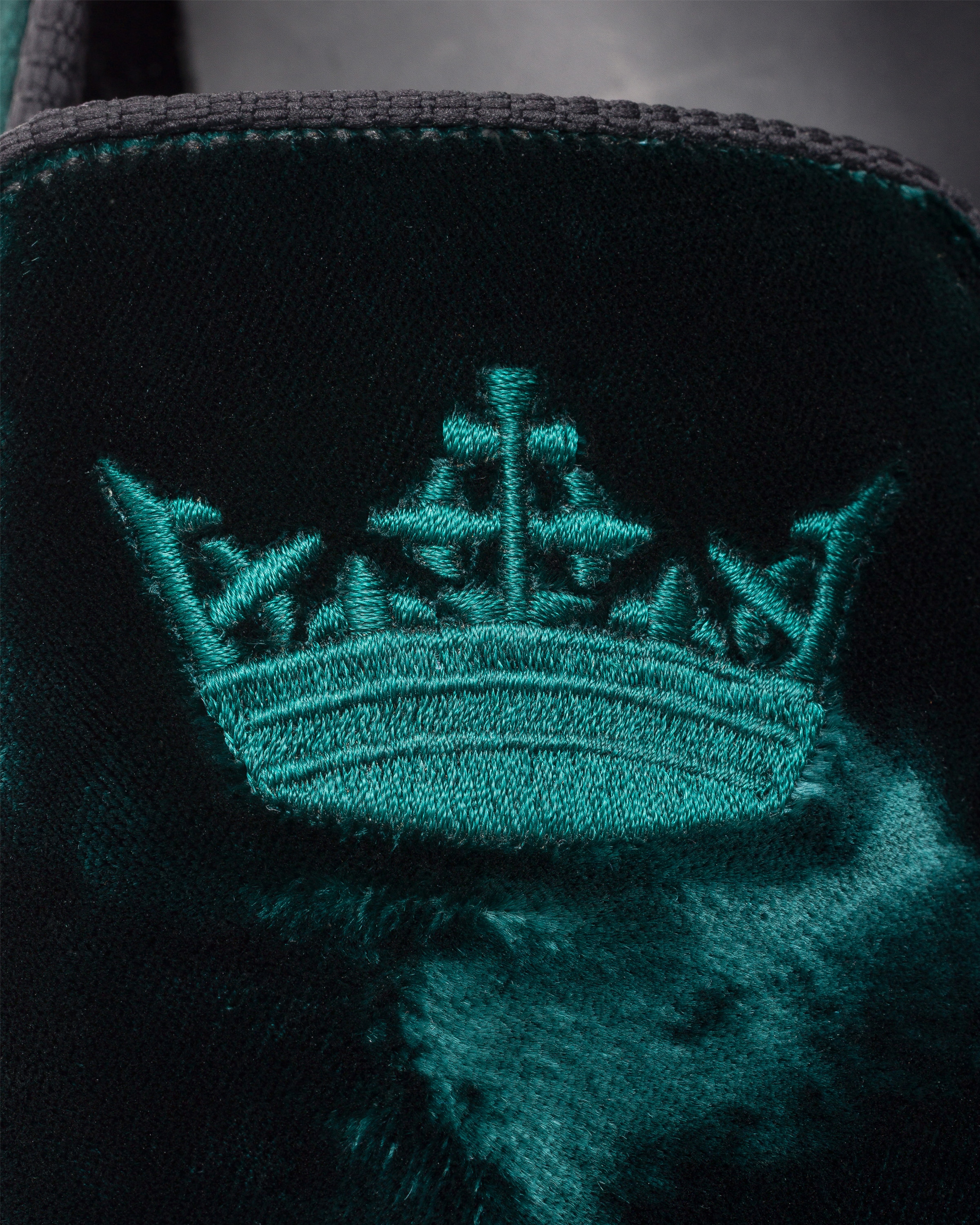 Church's ベルベット ローファー クラウン刺繍 ウッド ベルベットクラウンローファー | Church's